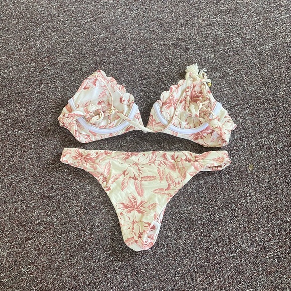 Bikini - Picture 2 of 2